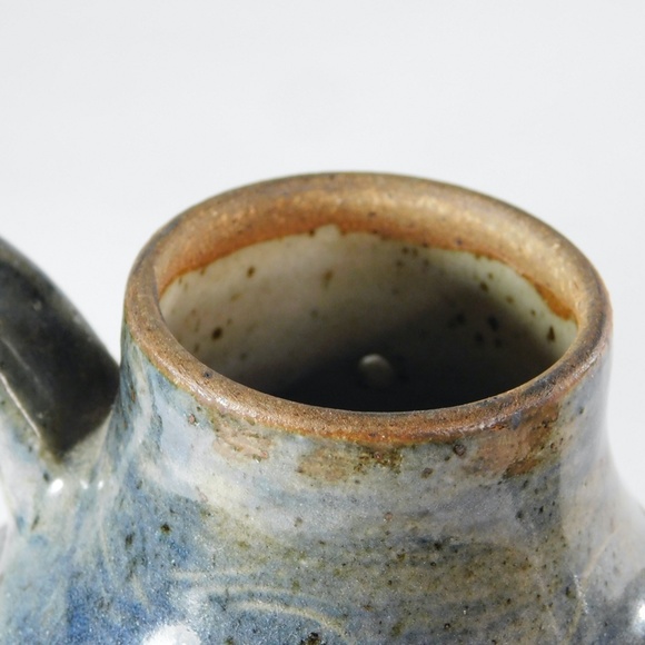 Artisan Handmade Stoneware Oil Vessel w Spout and Handle Tea or Coffee - Signed - Picture 4 of 10